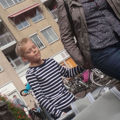 4175_aan_de_hand_half_gouda.jpg