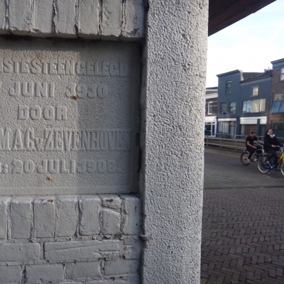 5342_eerste_steen_half_gouda.jpg